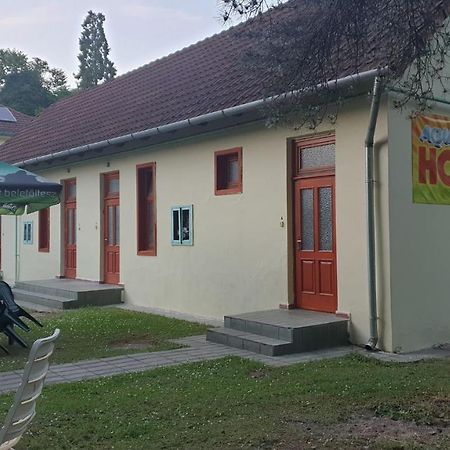 Aqua Hostel Siofok Exterior photo